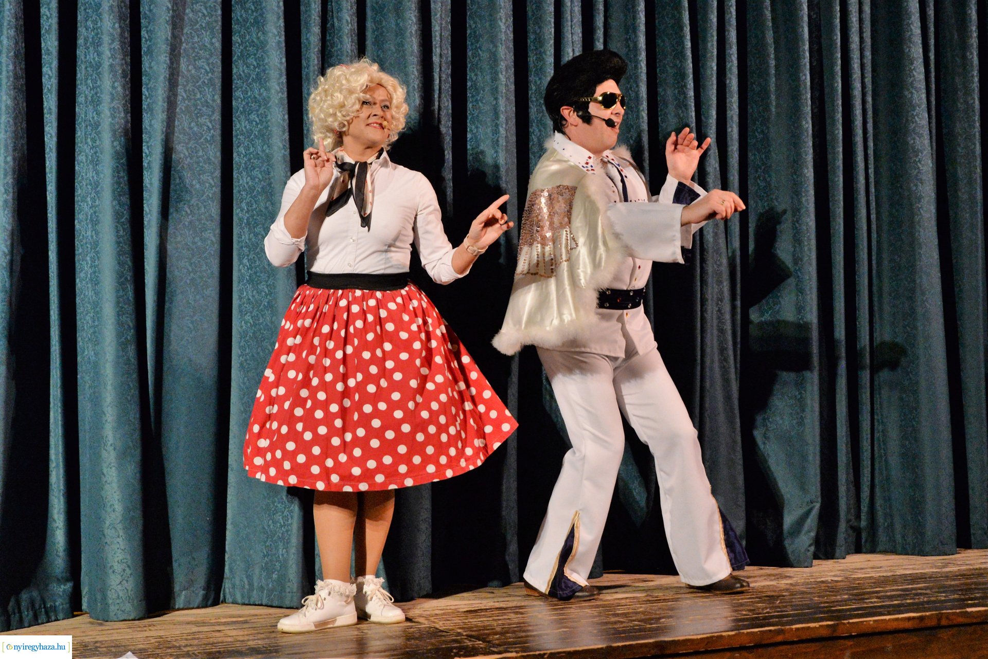 Jótékonysági  est a Jókaiban