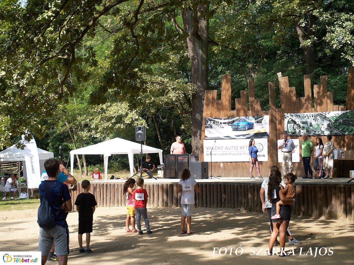 Jótékonysági futás az Erdei Tornapályán