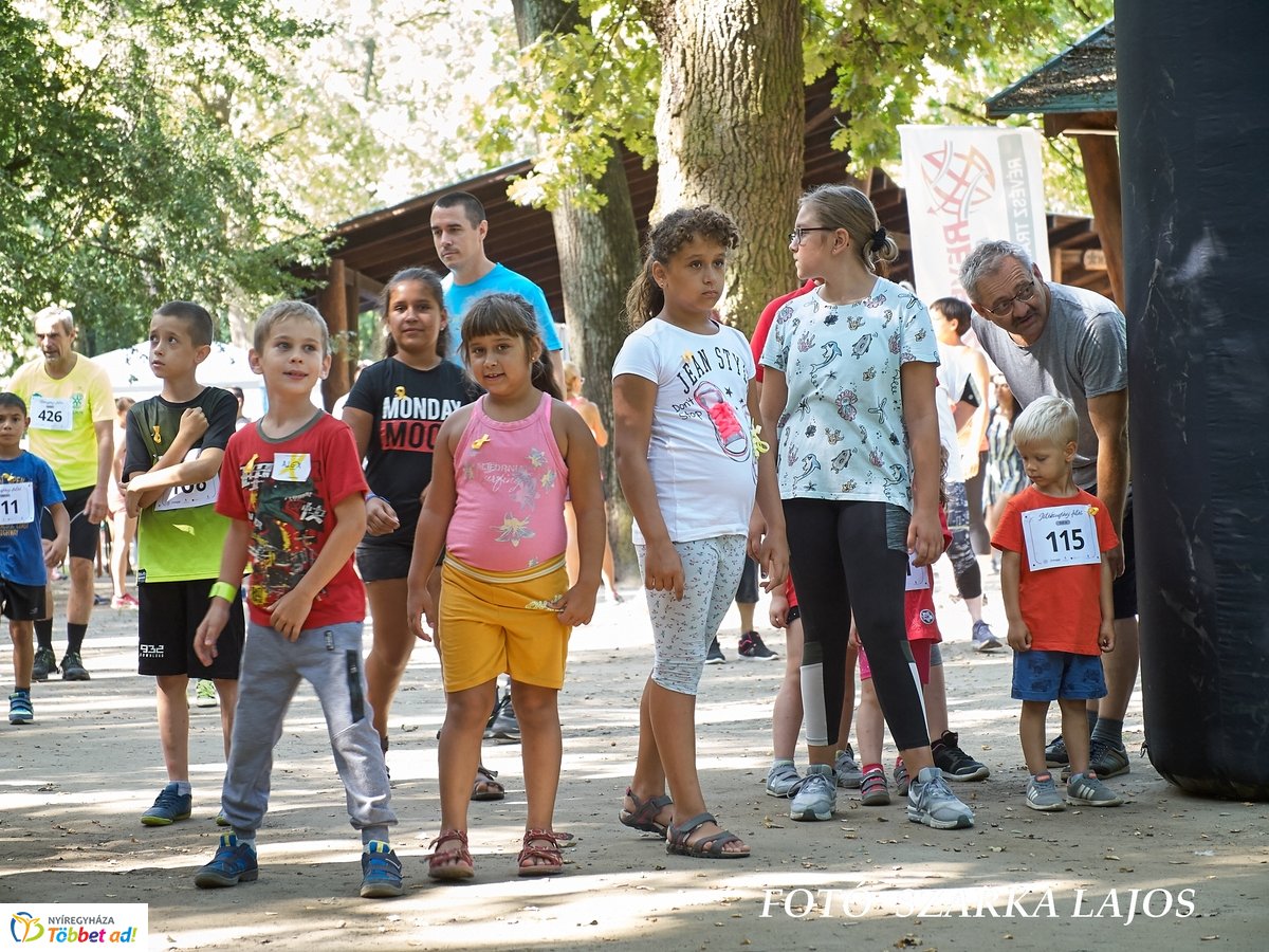 Jótékonysági futás az Erdei Tornapályán