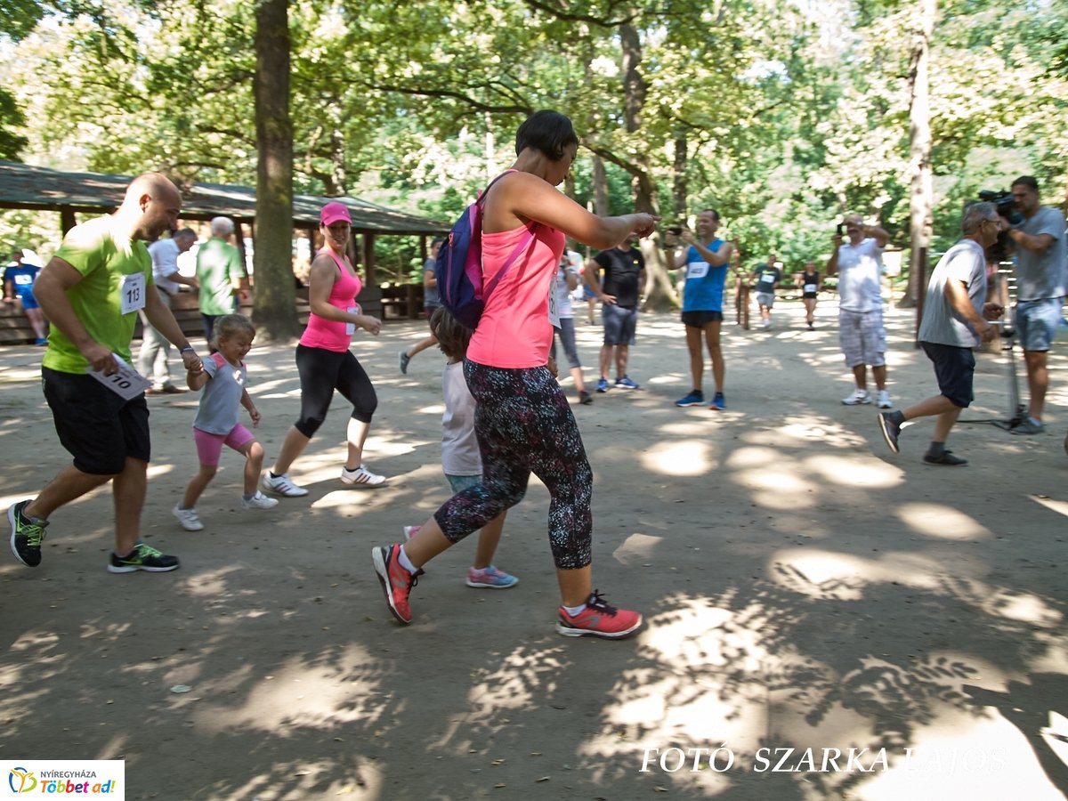 Jótékonysági futás az Erdei Tornapályán