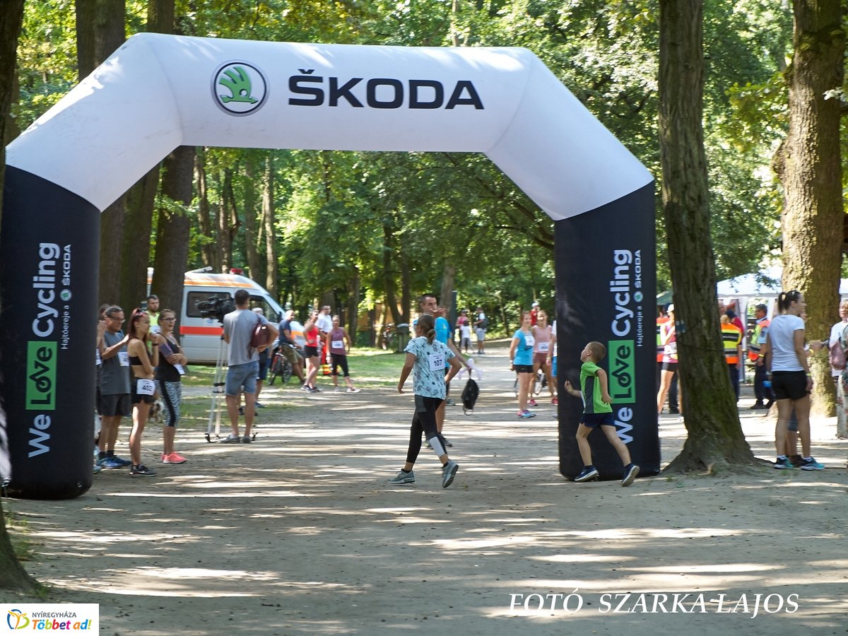 Jótékonysági futás az Erdei Tornapályán