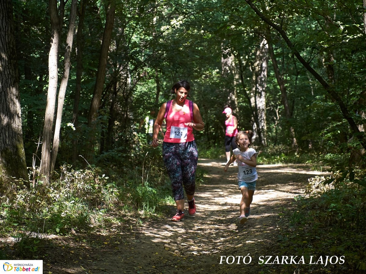 Jótékonysági futás az Erdei Tornapályán