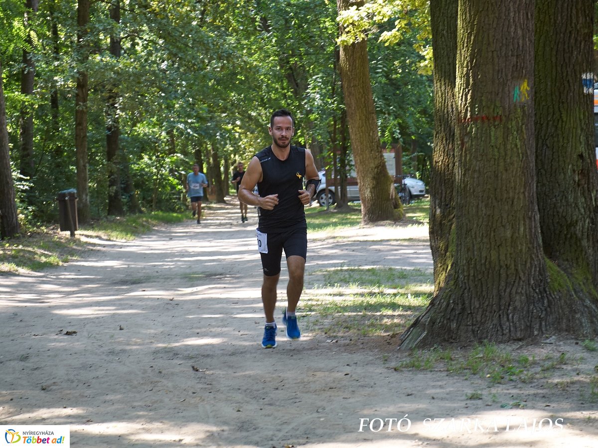 Jótékonysági futás az Erdei Tornapályán