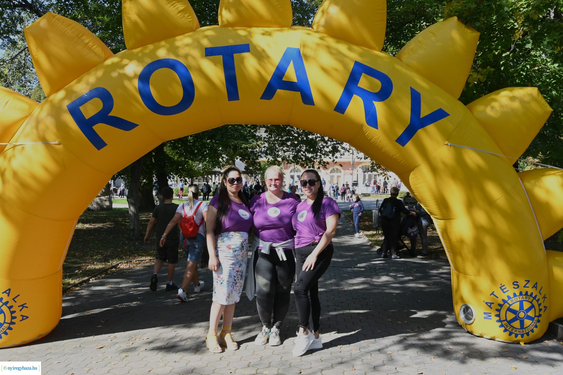 Jótékonysági kacsa úsztatás Sóstón