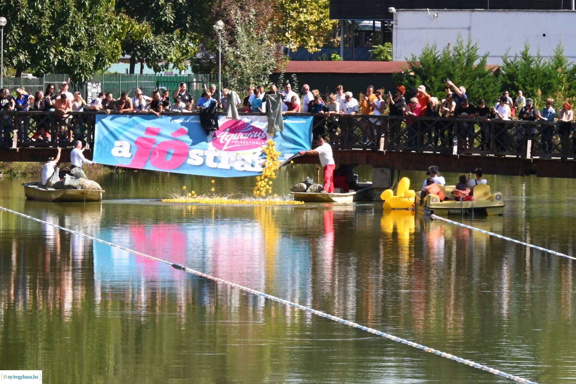 Jótékonysági kacsa úsztatás Sóstón