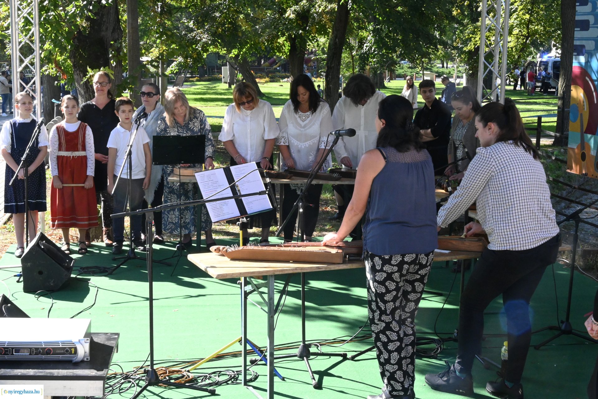 Jótékonysági kacsa úsztatás Sóstón