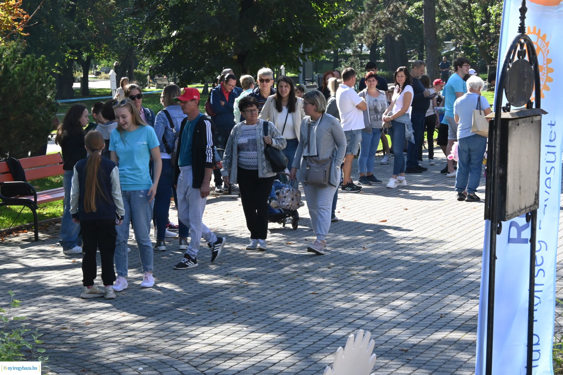 Jótékonysági kacsa úsztatás Sóstón