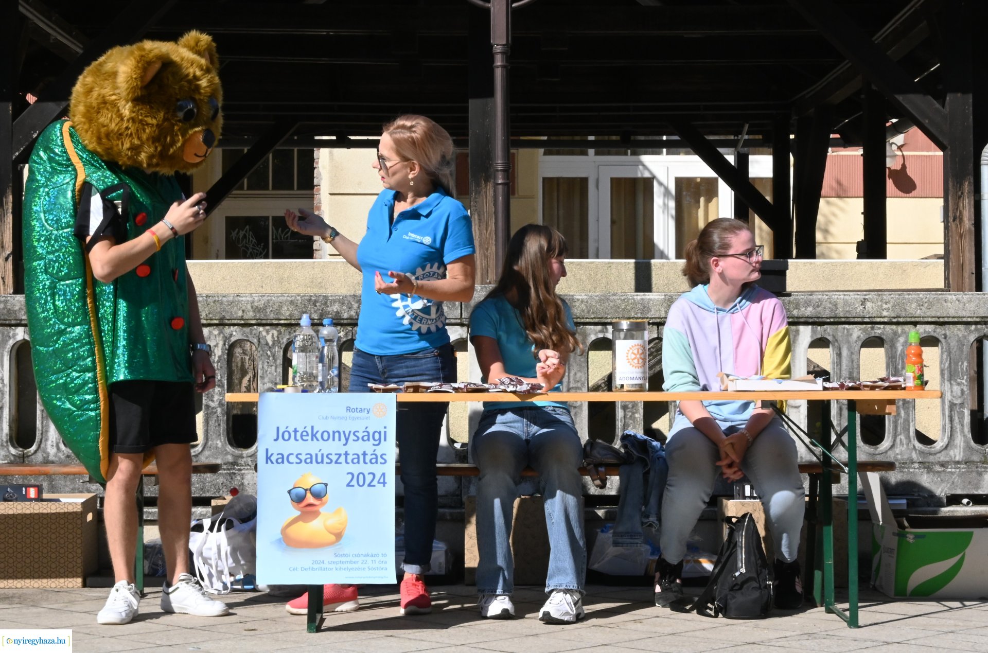 Jótékonysági kacsa úsztatás Sóstón