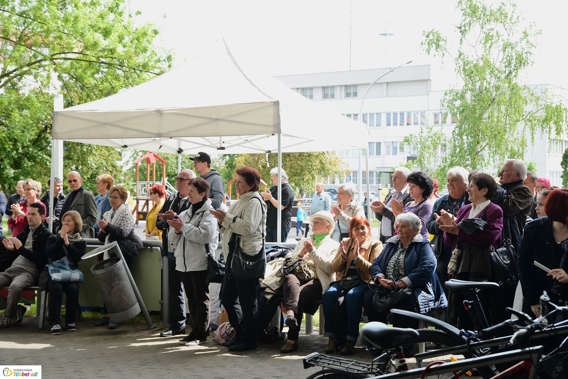 Jótékonysági koncert a Budai ikrekért