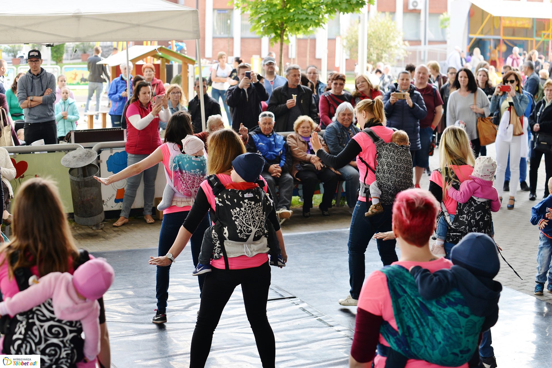 Jótékonysági koncert a Budai ikrekért