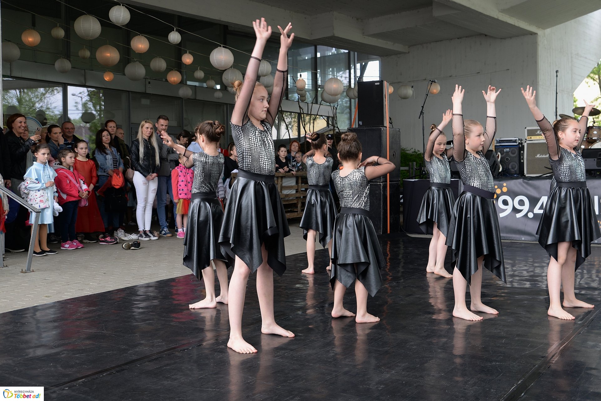 Jótékonysági koncert a Budai ikrekért