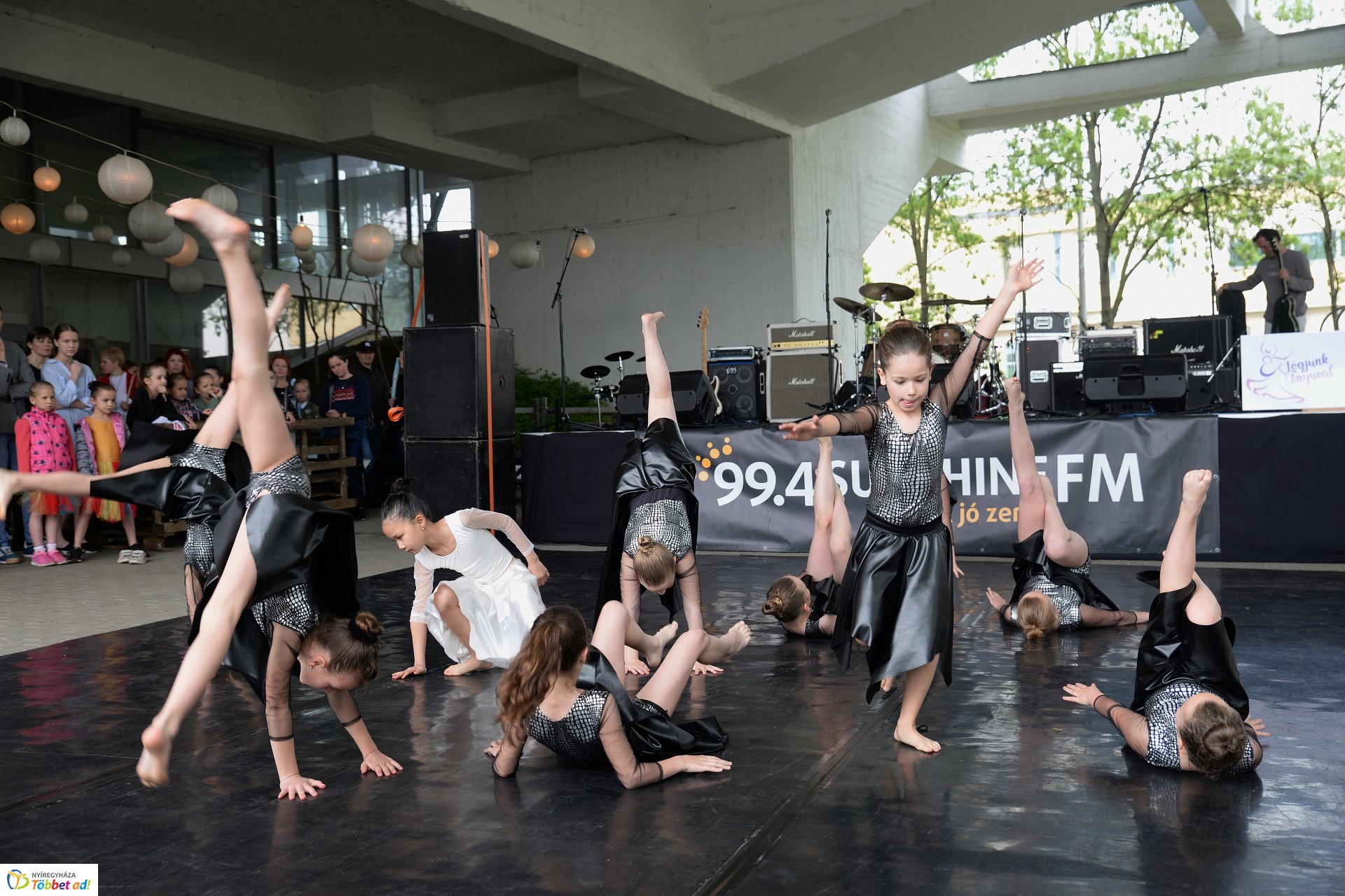 Jótékonysági koncert a Budai ikrekért