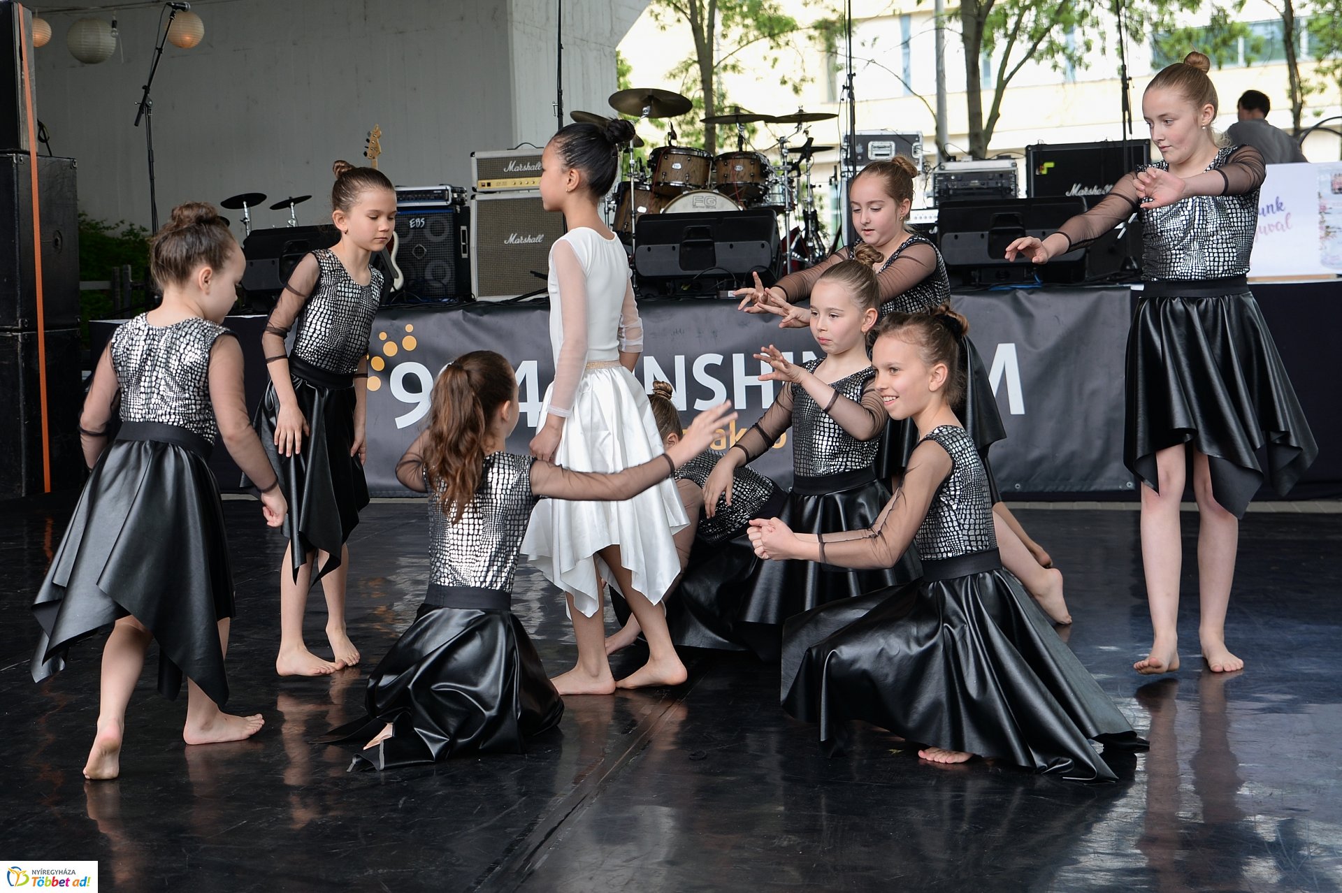 Jótékonysági koncert a Budai ikrekért