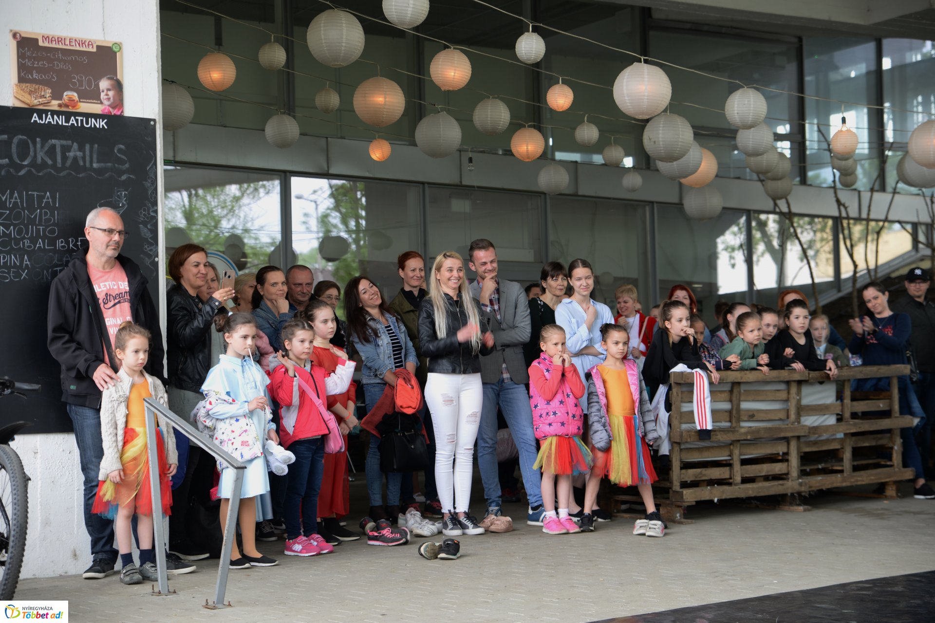 Jótékonysági koncert a Budai ikrekért