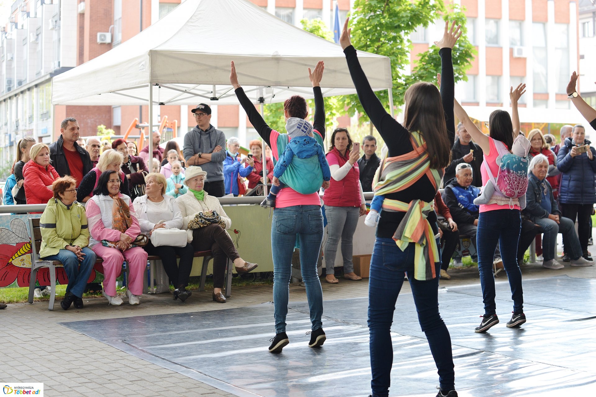 Jótékonysági koncert a Budai ikrekért