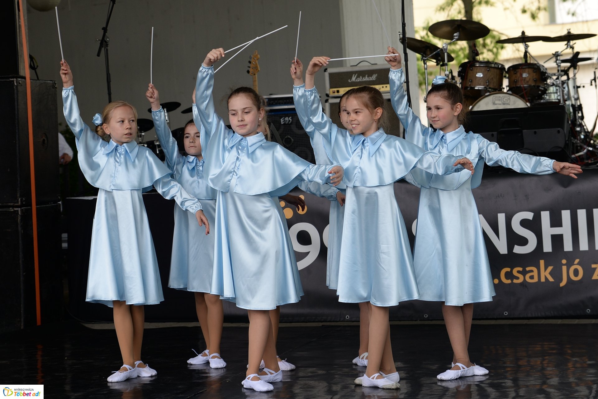 Jótékonysági koncert a Budai ikrekért