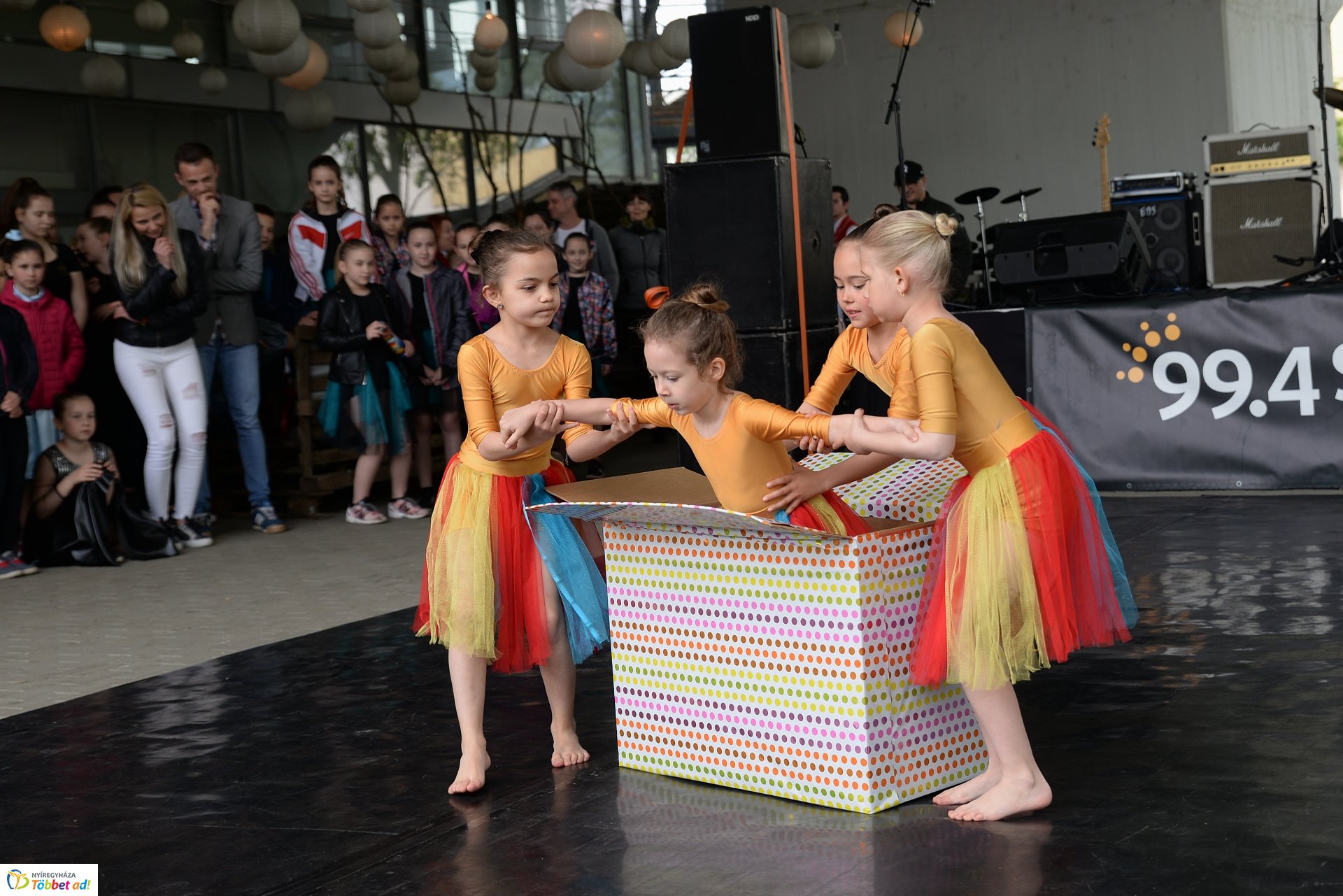Jótékonysági koncert a Budai ikrekért