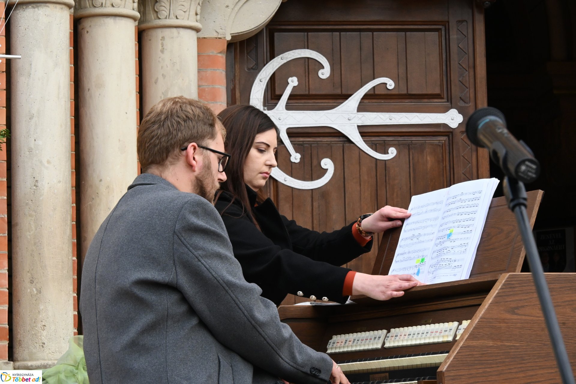 Jótékonysági térzene 