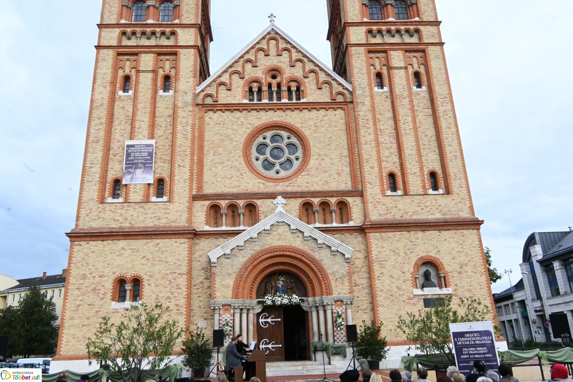 Jótékonysági térzene 