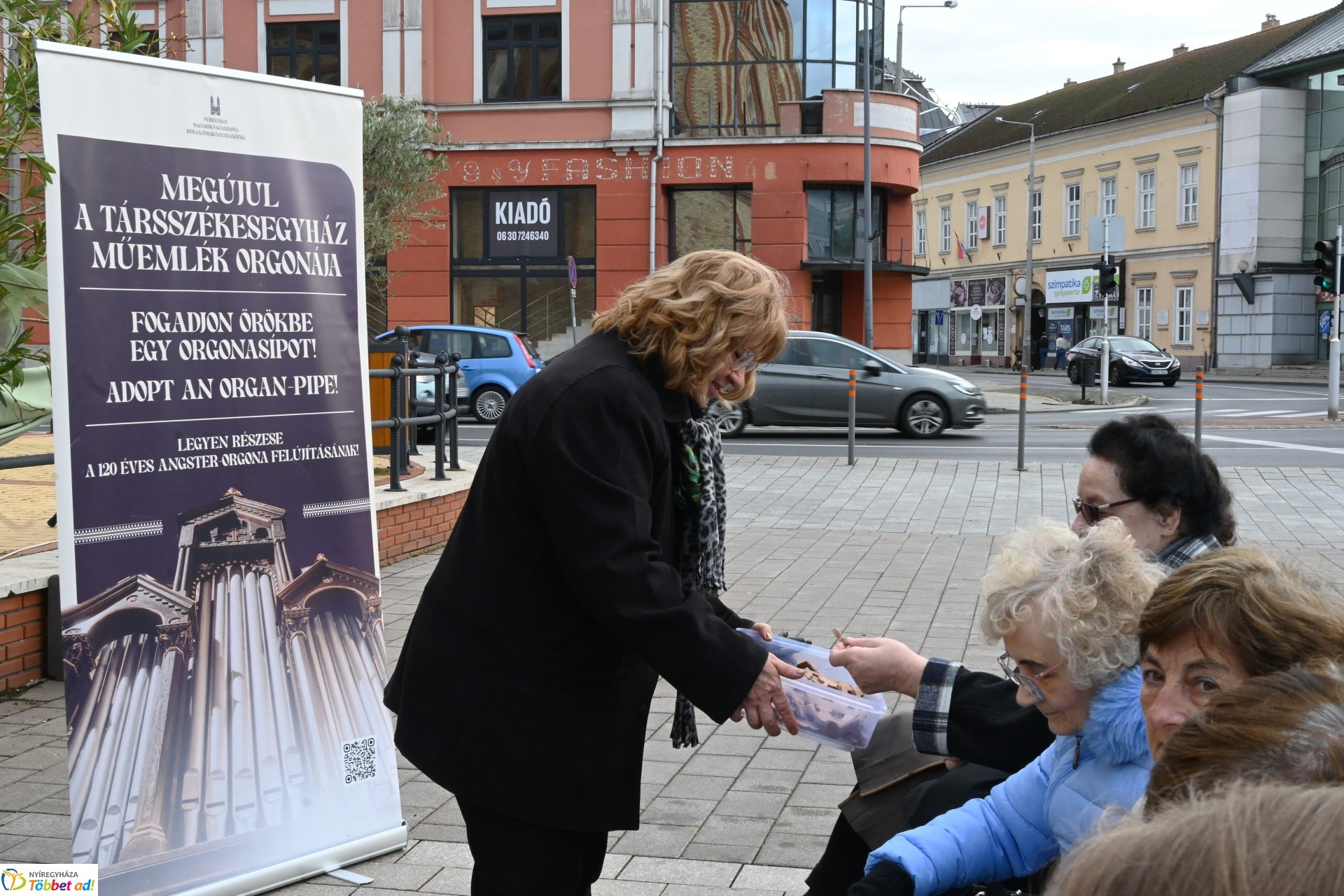Jótékonysági térzene 