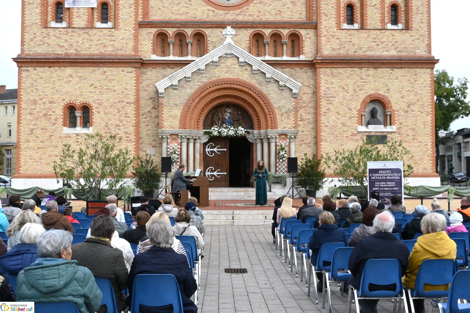 Jótékonysági térzene 