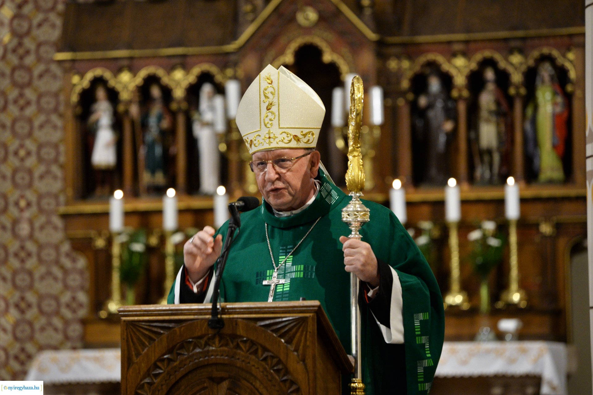 Jubiláló házaspárok főpásztori áldása a Magyarok Nagyasszonya-társszékesegyházban