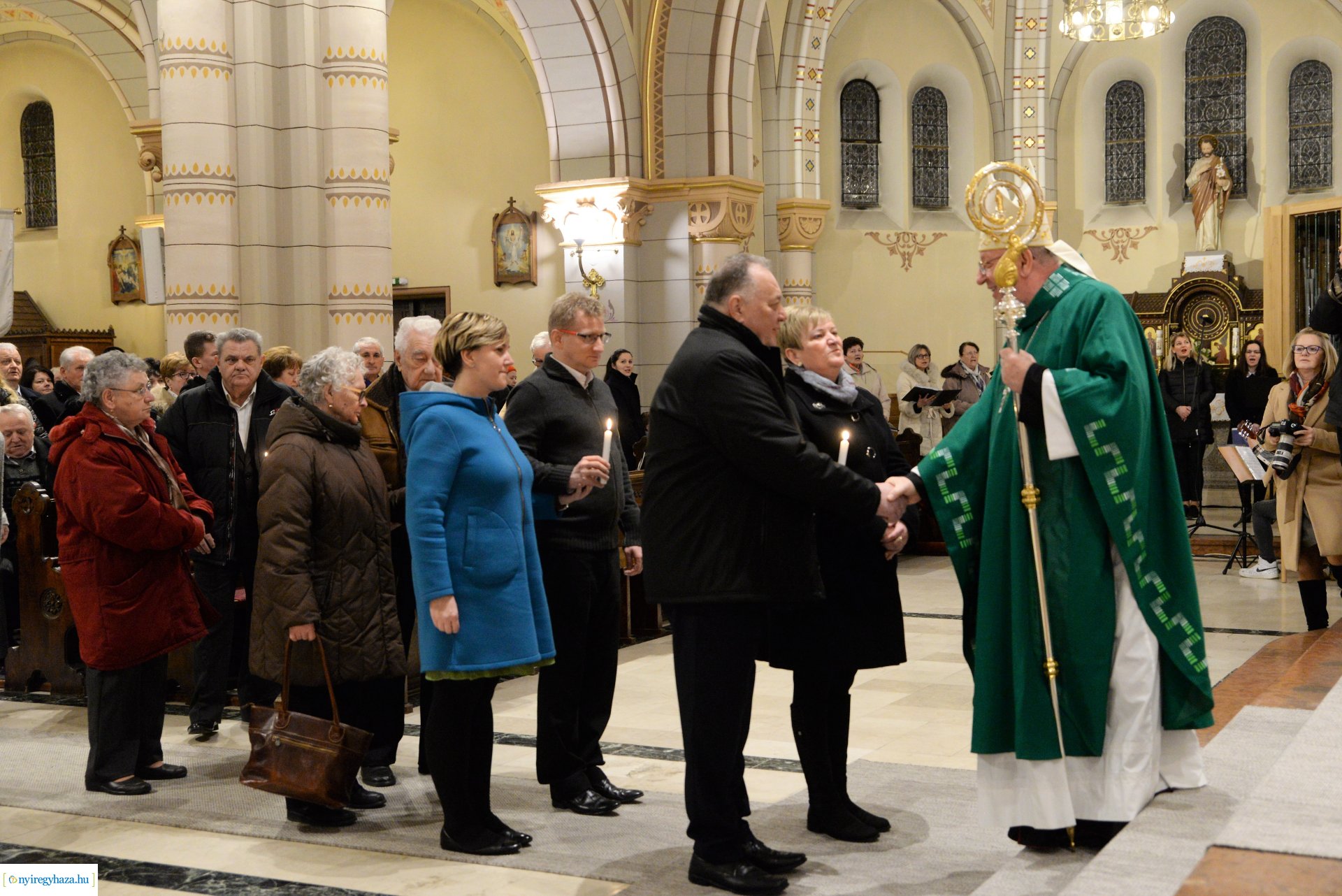 Jubiláló házaspárok főpásztori áldása a Magyarok Nagyasszonya-társszékesegyházban