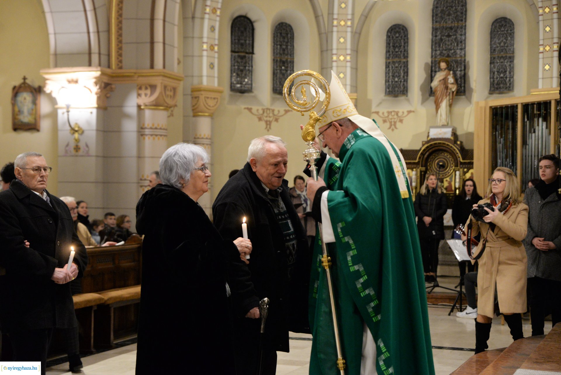 Jubiláló házaspárok főpásztori áldása a Magyarok Nagyasszonya-társszékesegyházban