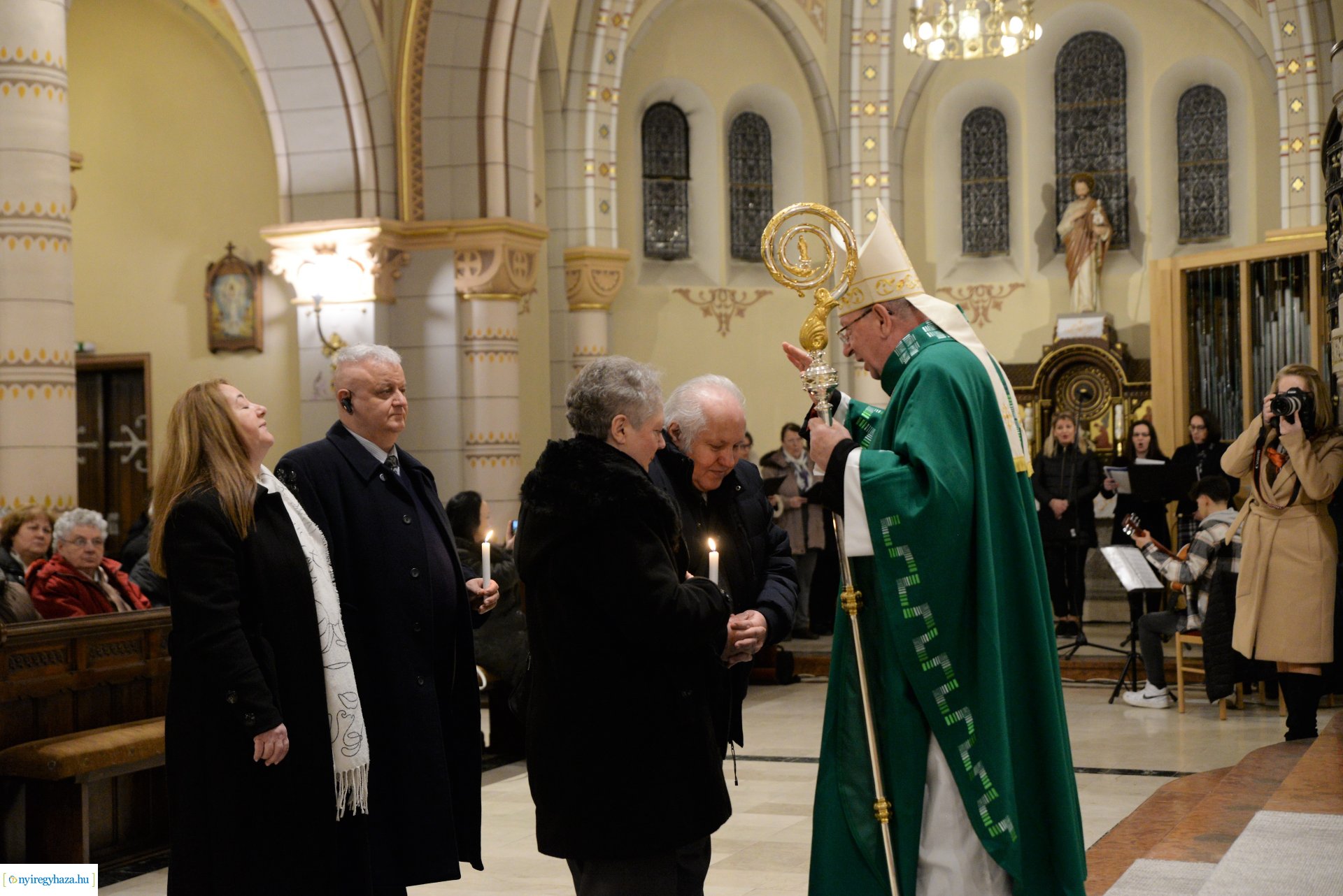 Jubiláló házaspárok főpásztori áldása a Magyarok Nagyasszonya-társszékesegyházban