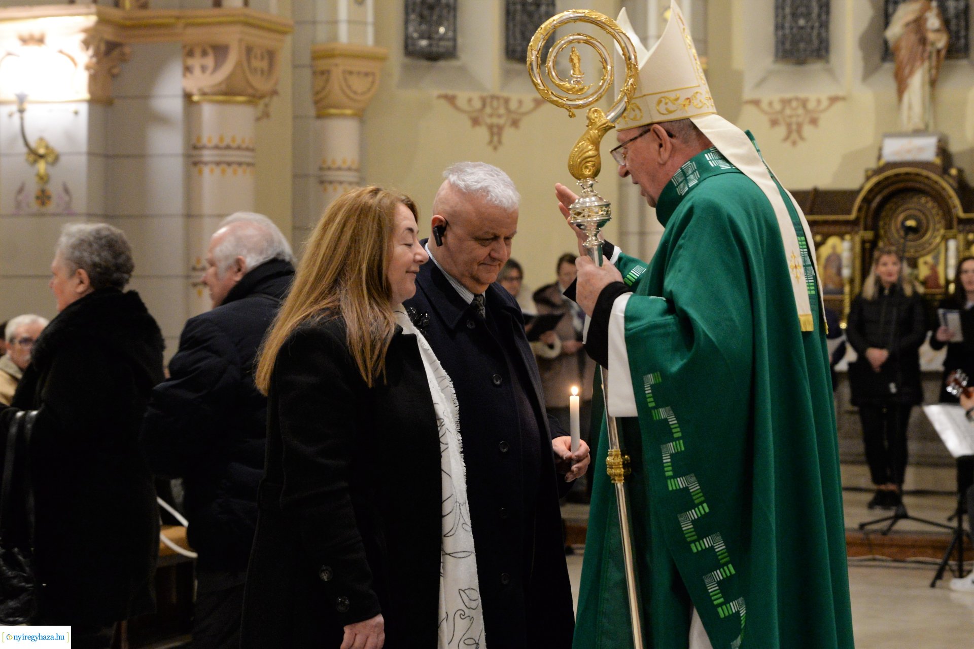 Jubiláló házaspárok főpásztori áldása a Magyarok Nagyasszonya-társszékesegyházban
