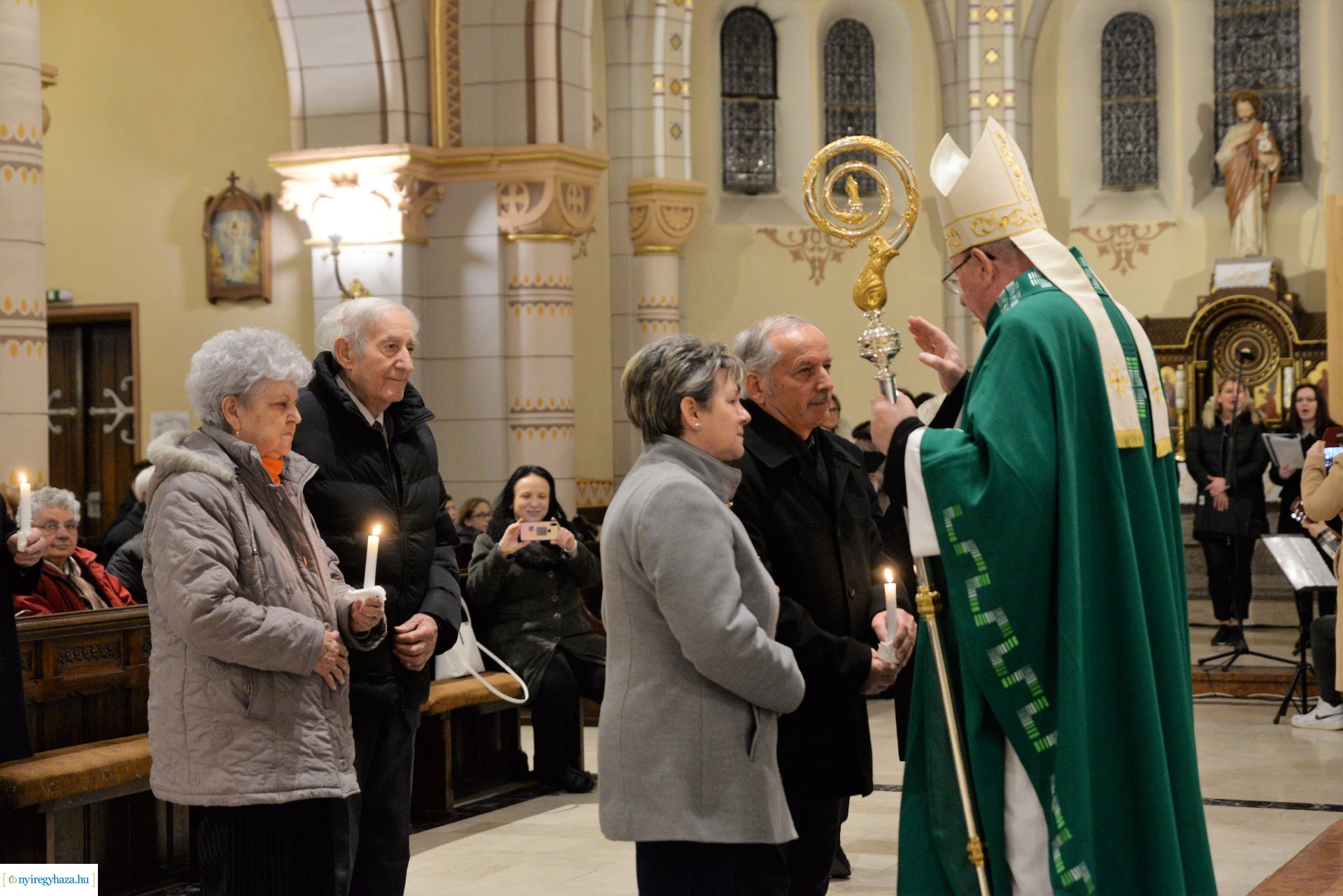 Jubiláló házaspárok főpásztori áldása a Magyarok Nagyasszonya-társszékesegyházban