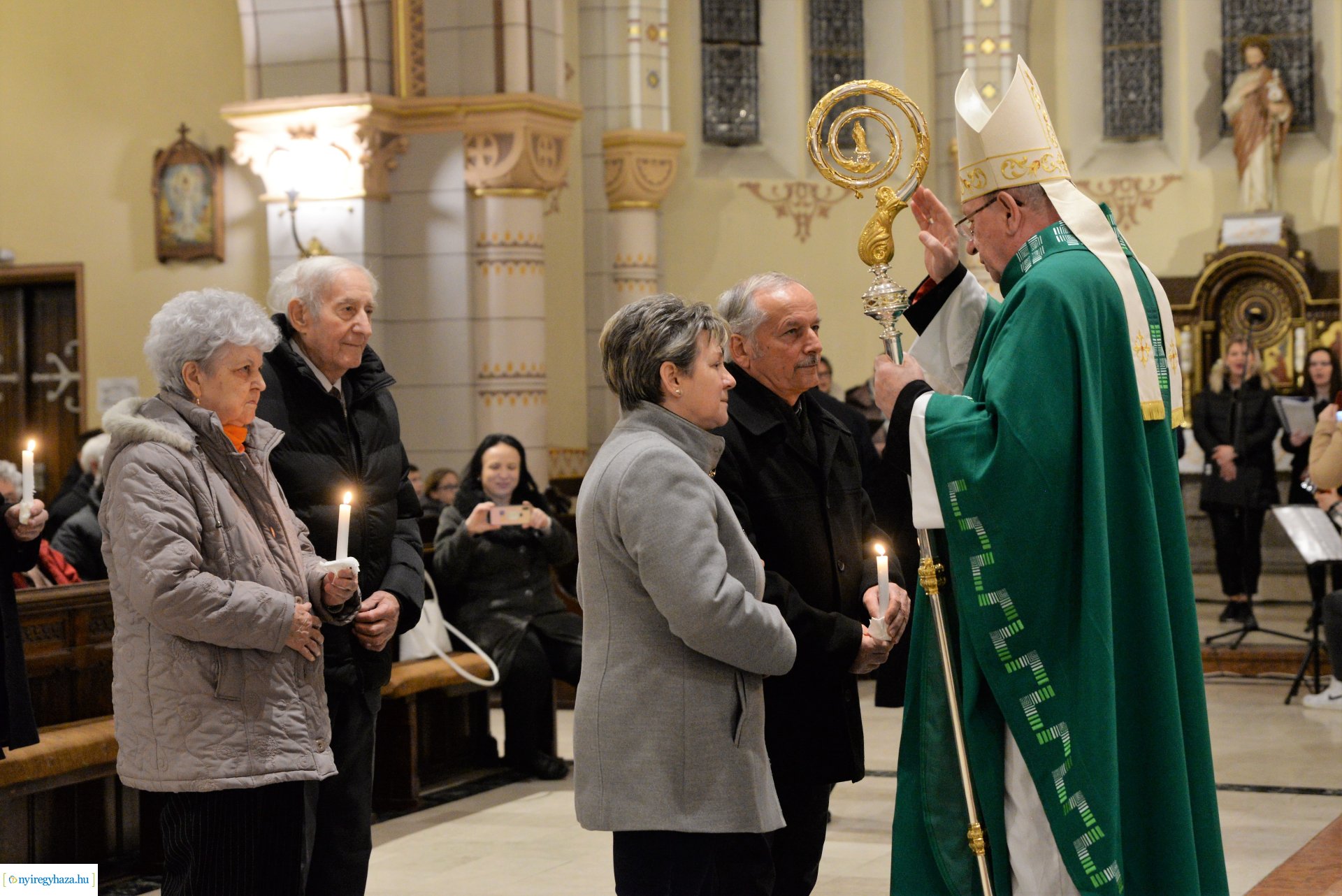 Jubiláló házaspárok főpásztori áldása a Magyarok Nagyasszonya-társszékesegyházban