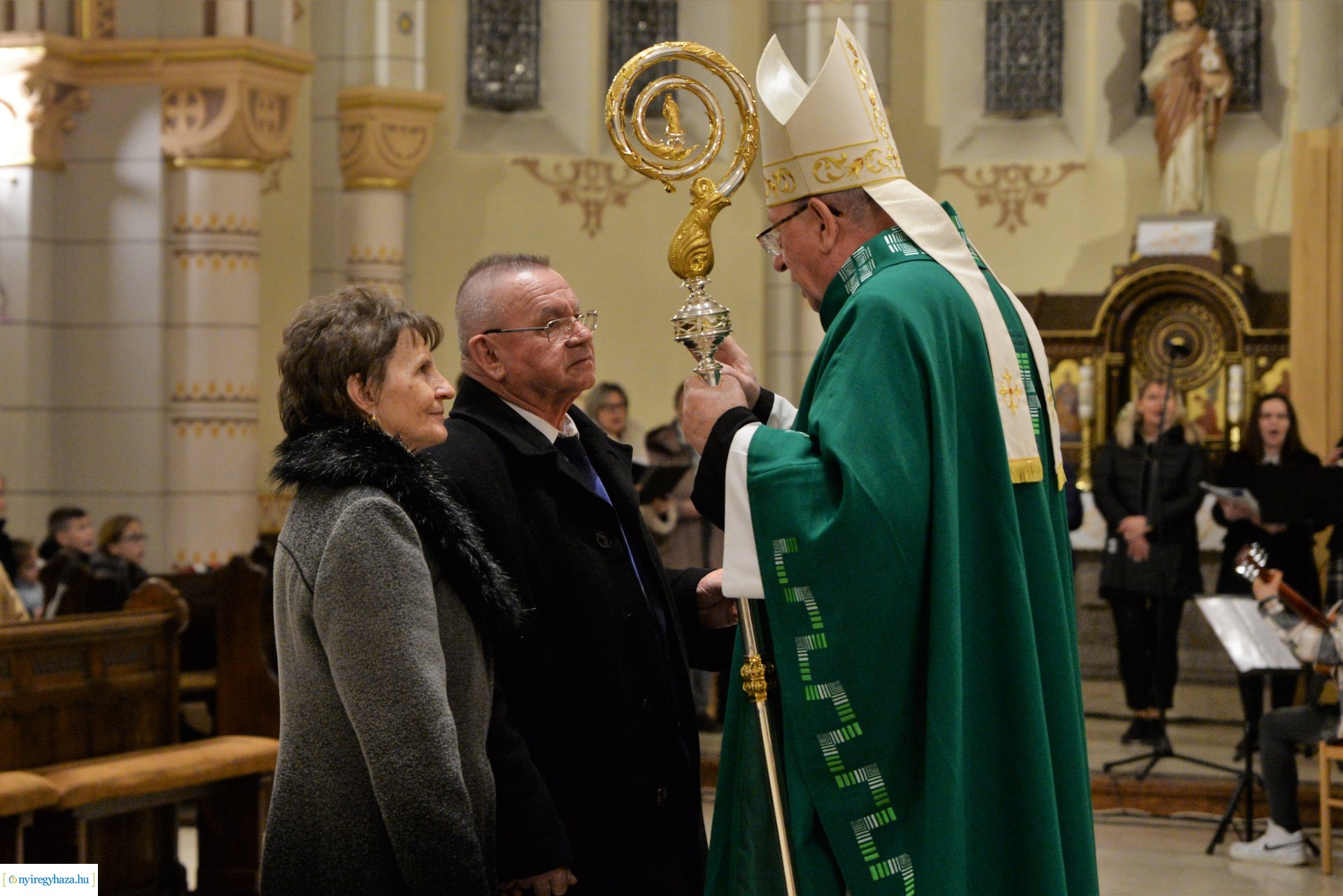 Jubiláló házaspárok főpásztori áldása a Magyarok Nagyasszonya-társszékesegyházban