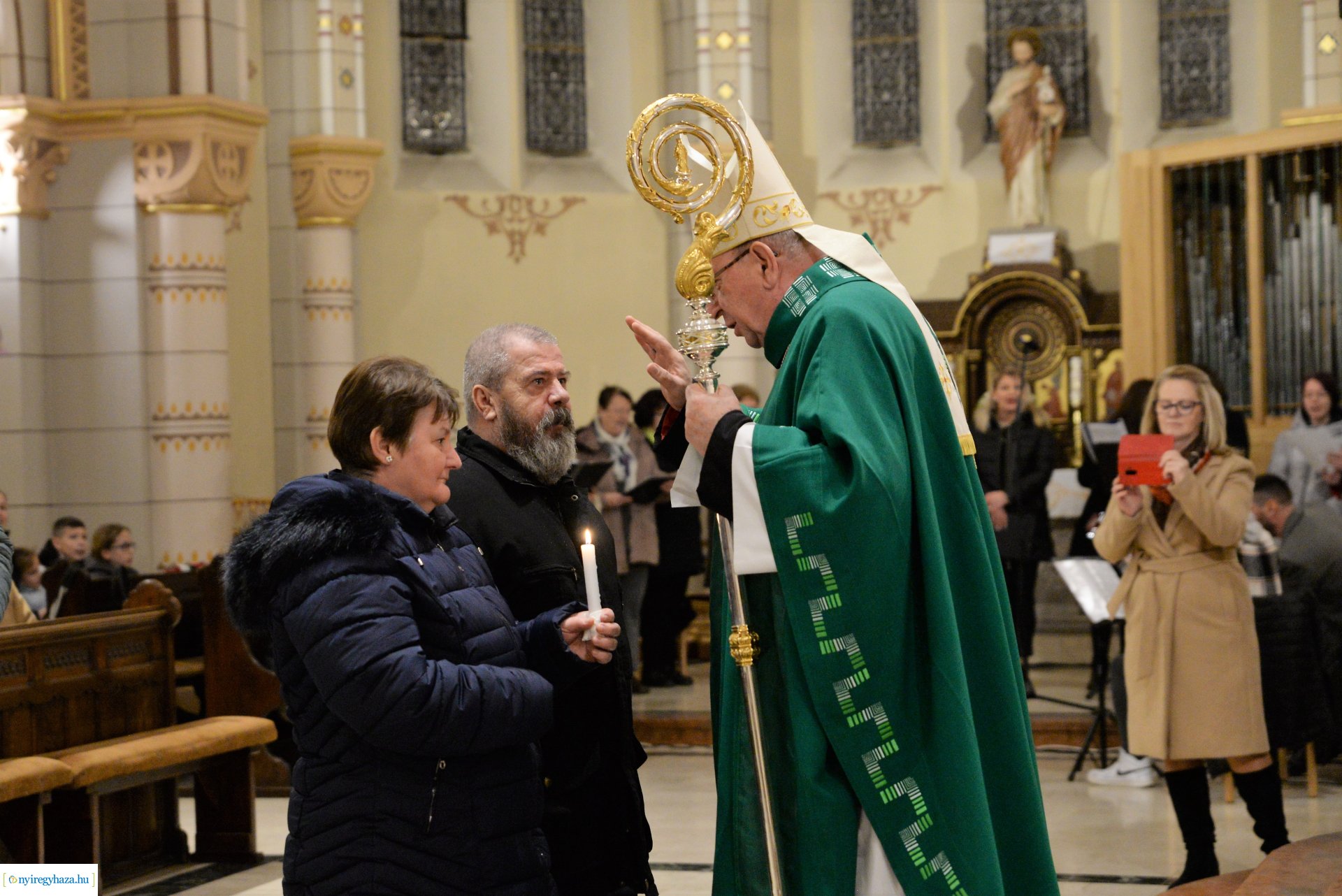 Jubiláló házaspárok főpásztori áldása a Magyarok Nagyasszonya-társszékesegyházban