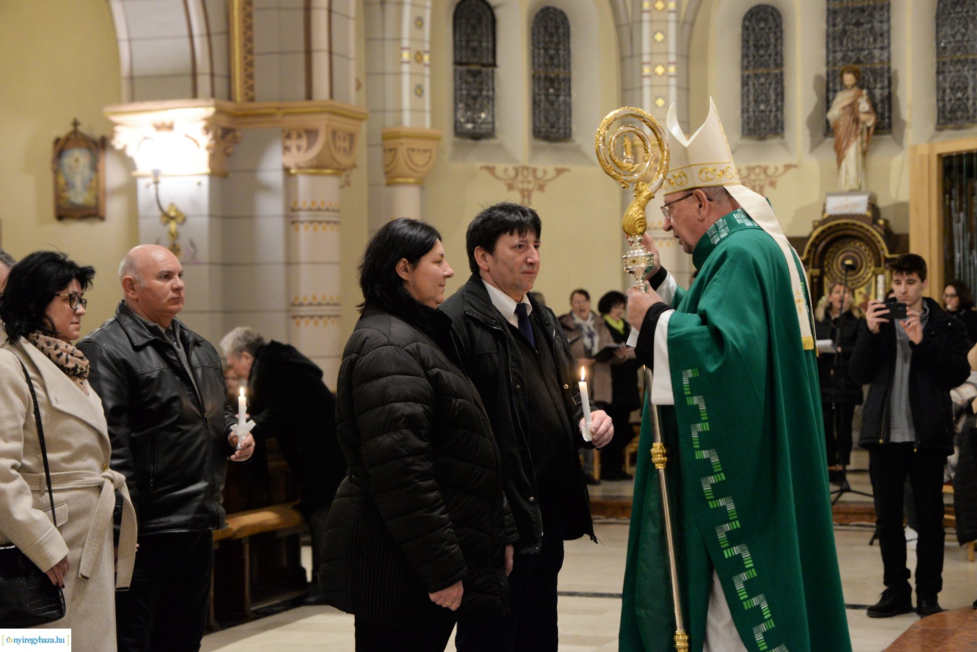 Jubiláló házaspárok főpásztori áldása a Magyarok Nagyasszonya-társszékesegyházban