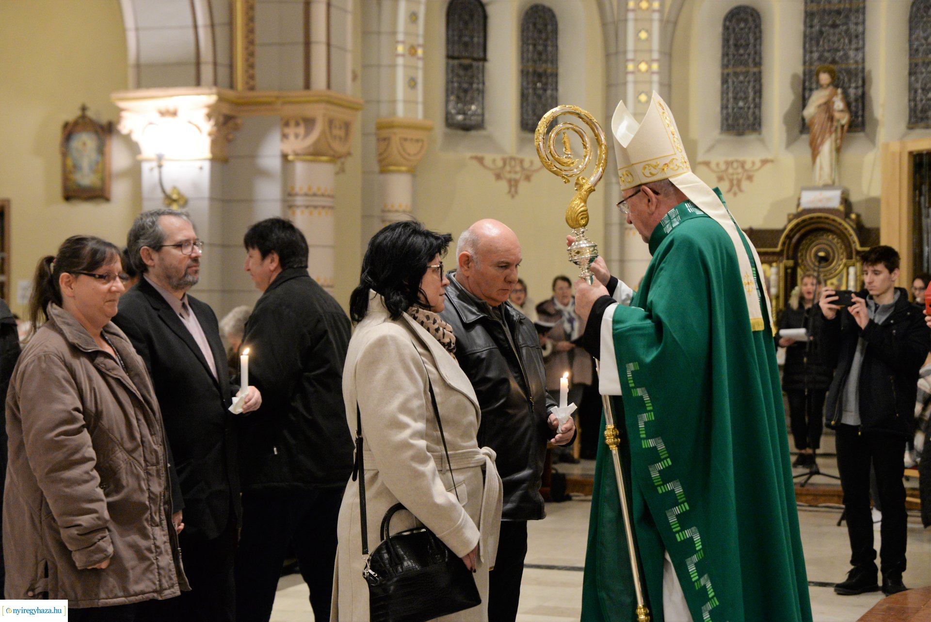 Jubiláló házaspárok főpásztori áldása a Magyarok Nagyasszonya-társszékesegyházban