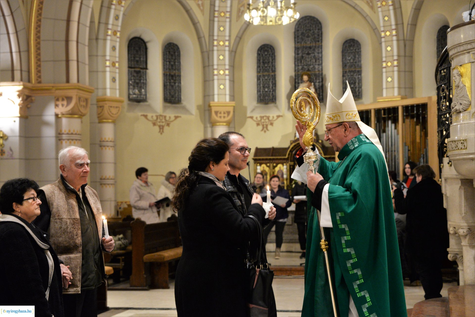 Jubiláló házaspárok főpásztori áldása a Magyarok Nagyasszonya-társszékesegyházban