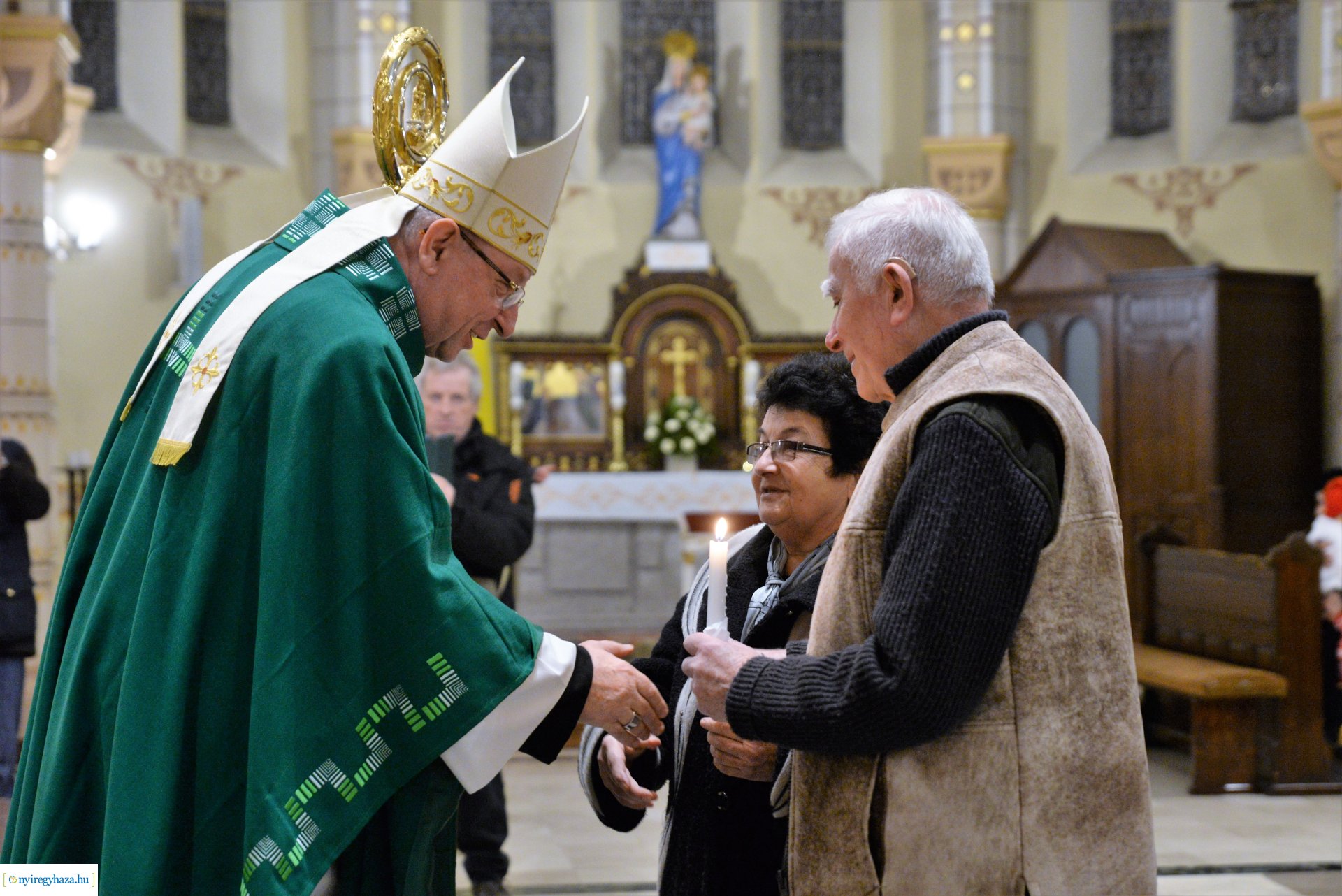 Jubiláló házaspárok főpásztori áldása a Magyarok Nagyasszonya-társszékesegyházban