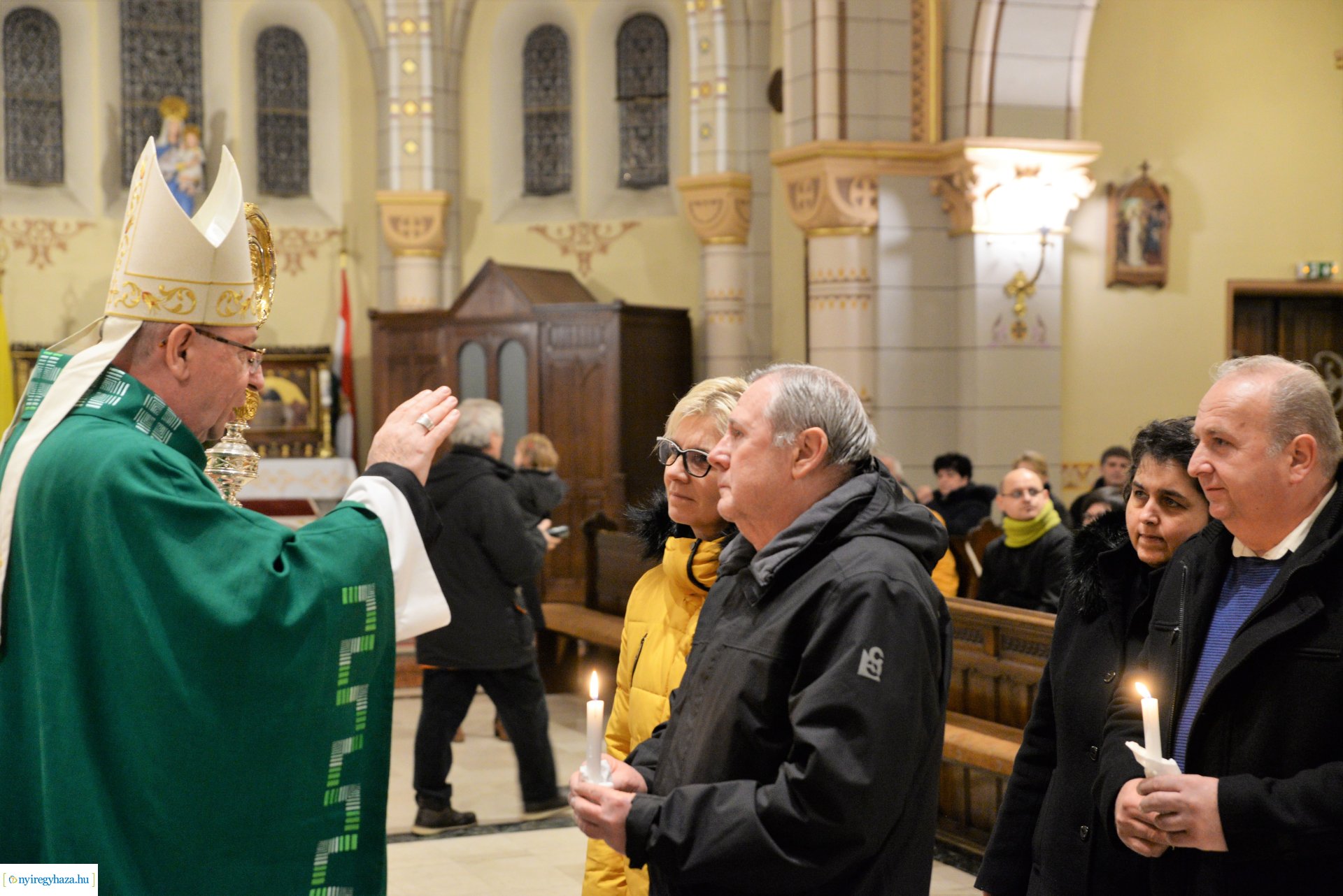 Jubiláló házaspárok főpásztori áldása a Magyarok Nagyasszonya-társszékesegyházban