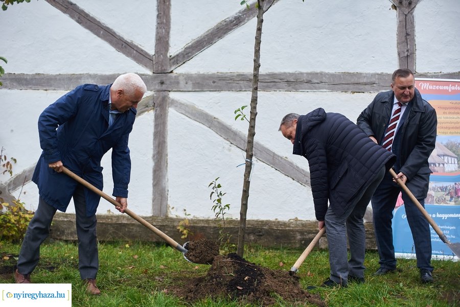 Jubileumi facsemeték a Hübnertől