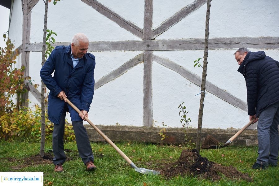 Jubileumi facsemeték a Hübnertől
