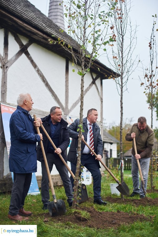 Jubileumi facsemeték a Hübnertől