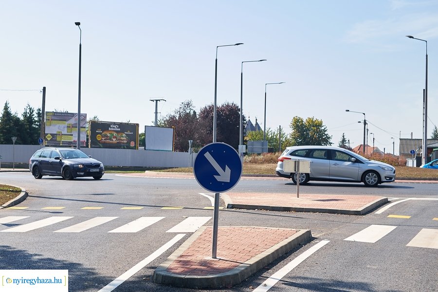 Kállói-Tünde utcai körforgalom átadó 20210913