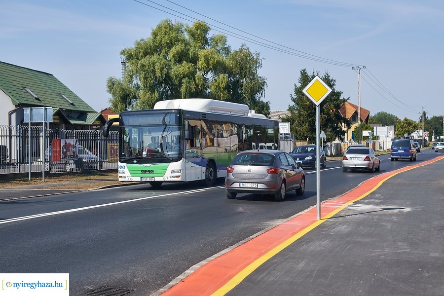 Kállói-Tünde utcai körforgalom átadó 20210913