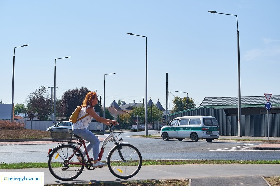 Kállói-Tünde utcai körforgalom átadó 20210913