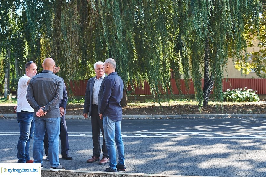 Kállói-Tünde utcai körforgalom átadó 20210913