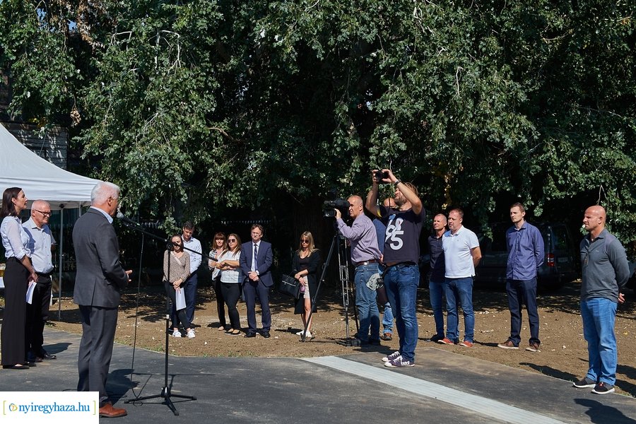 Kállói-Tünde utcai körforgalom átadó 20210913