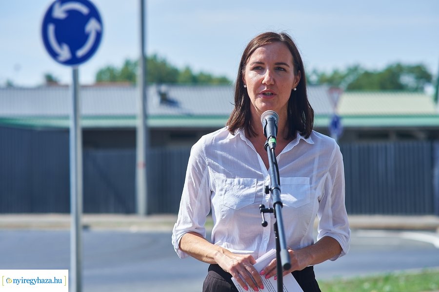 Kállói-Tünde utcai körforgalom átadó 20210913