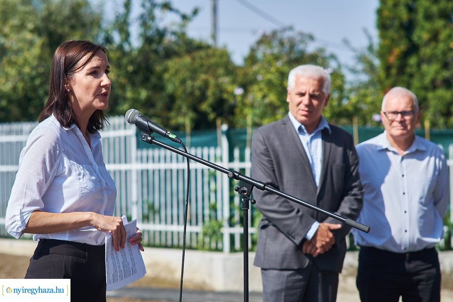 Kállói-Tünde utcai körforgalom átadó 20210913