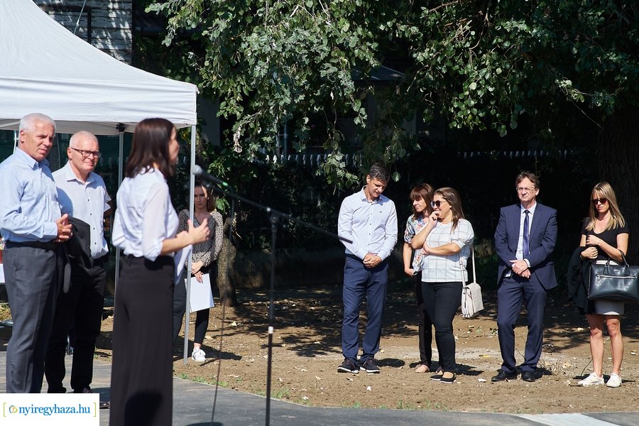 Kállói-Tünde utcai körforgalom átadó 20210913